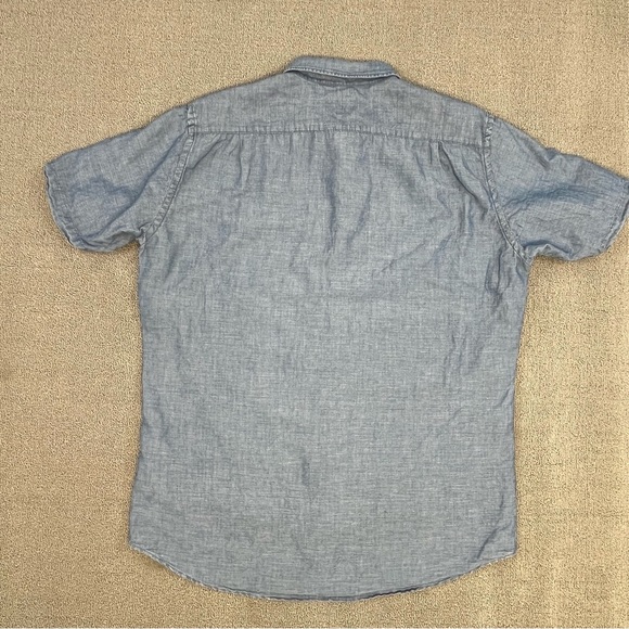 Uniqlo Shirt Large Blue Chambray Button Up Short Sleeve Linen Blend Preppy Men - Picture 11 of 12